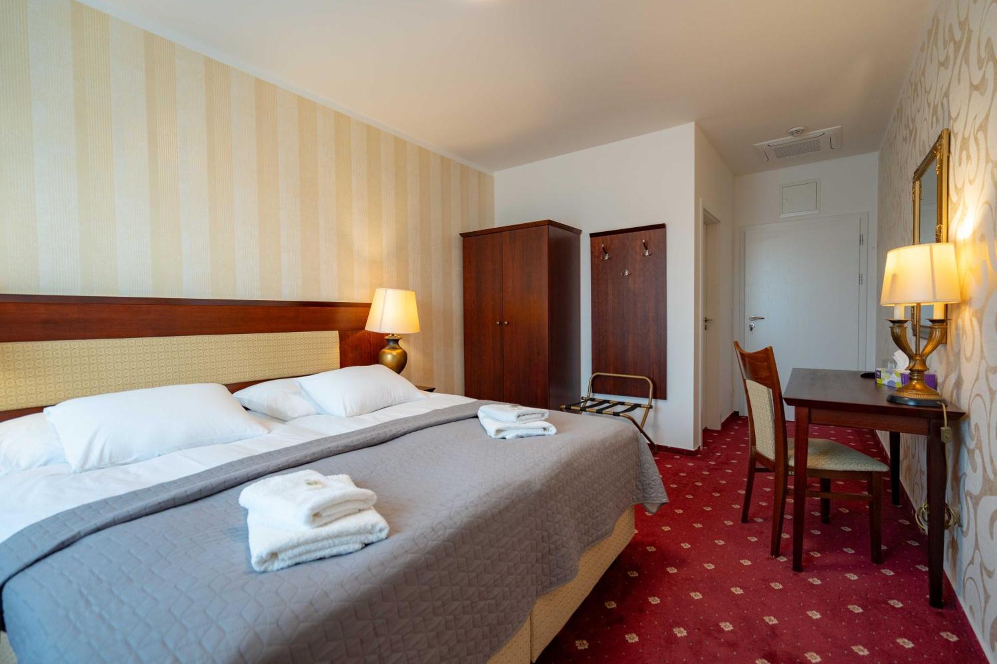 Hotel Volf Přeštice Екстериор снимка