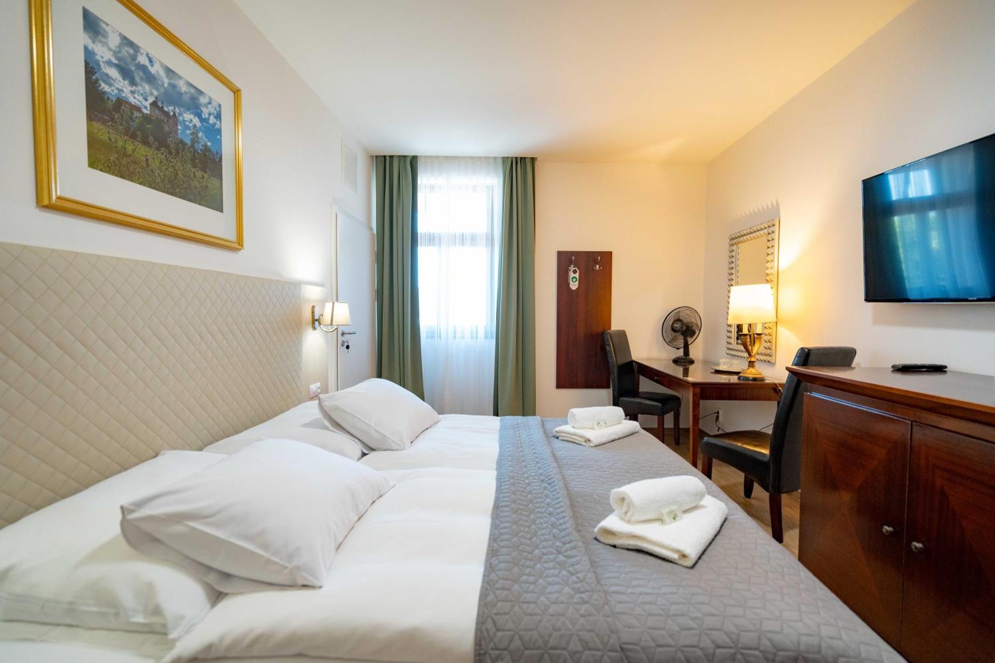 Hotel Volf Přeštice Екстериор снимка
